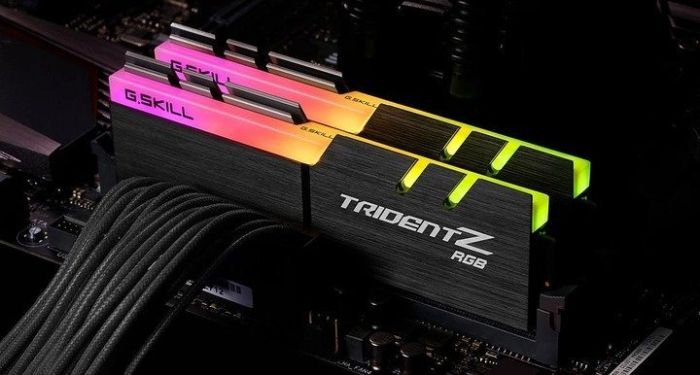G.Skill 32 GB (2x16GB) DDR4 3600 MHz Trident Z RGB (F4-3600C18D-32GTZR)