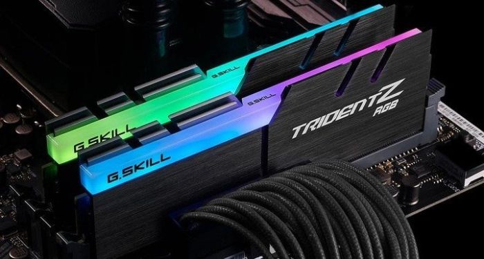 G.Skill 32 GB (2x16GB) DDR4 3600 MHz Trident Z RGB (F4-3600C18D-32GTZR)