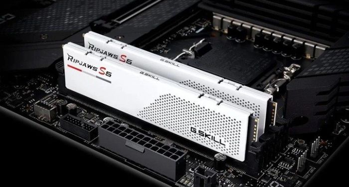 G.Skill 32 GB (2x16GB) DDR5 6000 MHz Ripjaws S5 (F5-6000J3040F16GX2-RS5W)